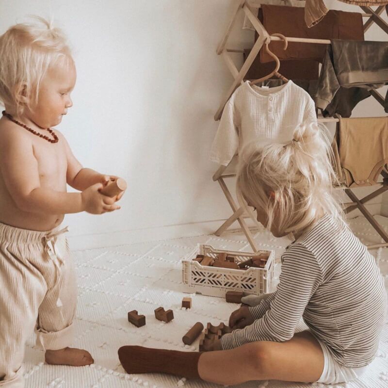 Nirrimis ravhalskaede til barn og baby - Raw Caramel - Alfer & Trolde